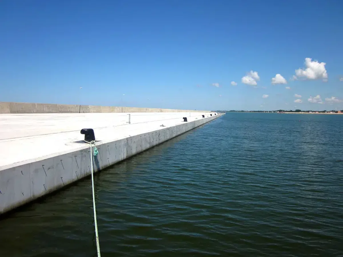 Pier and quay construction